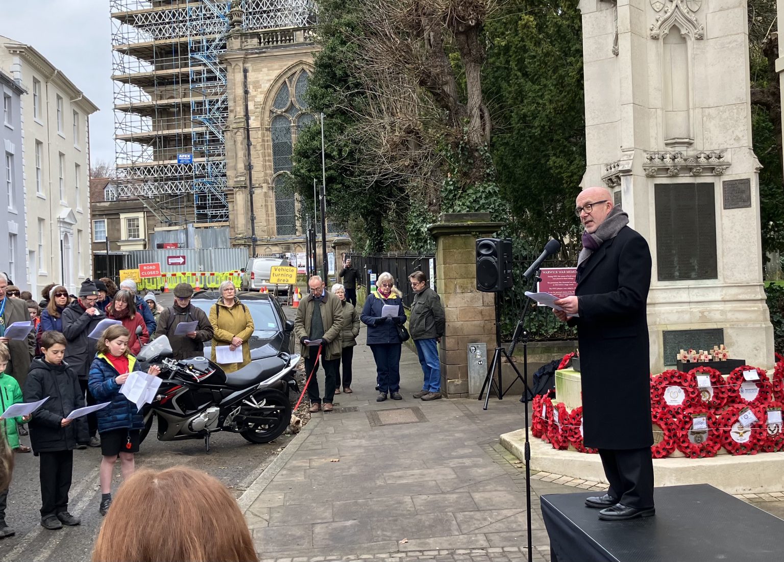 Schoolchildren to Mark Holocaust Memorial Day – Warwick War Memorial