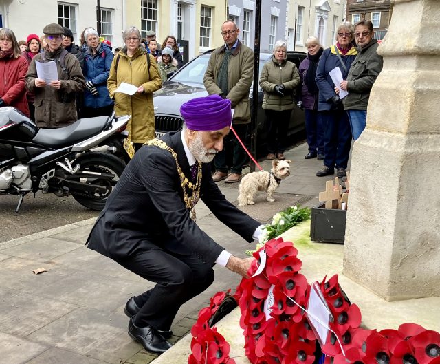 Schoolchildren to Mark Holocaust Memorial Day – Warwick War Memorial